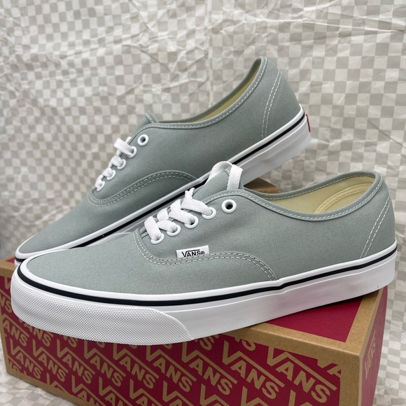 Vans Men’s Lt Gray Canvas Authentic
Color Theory Pure Grey
VN000D7YEPO Sneakers - Picture 9 of 16